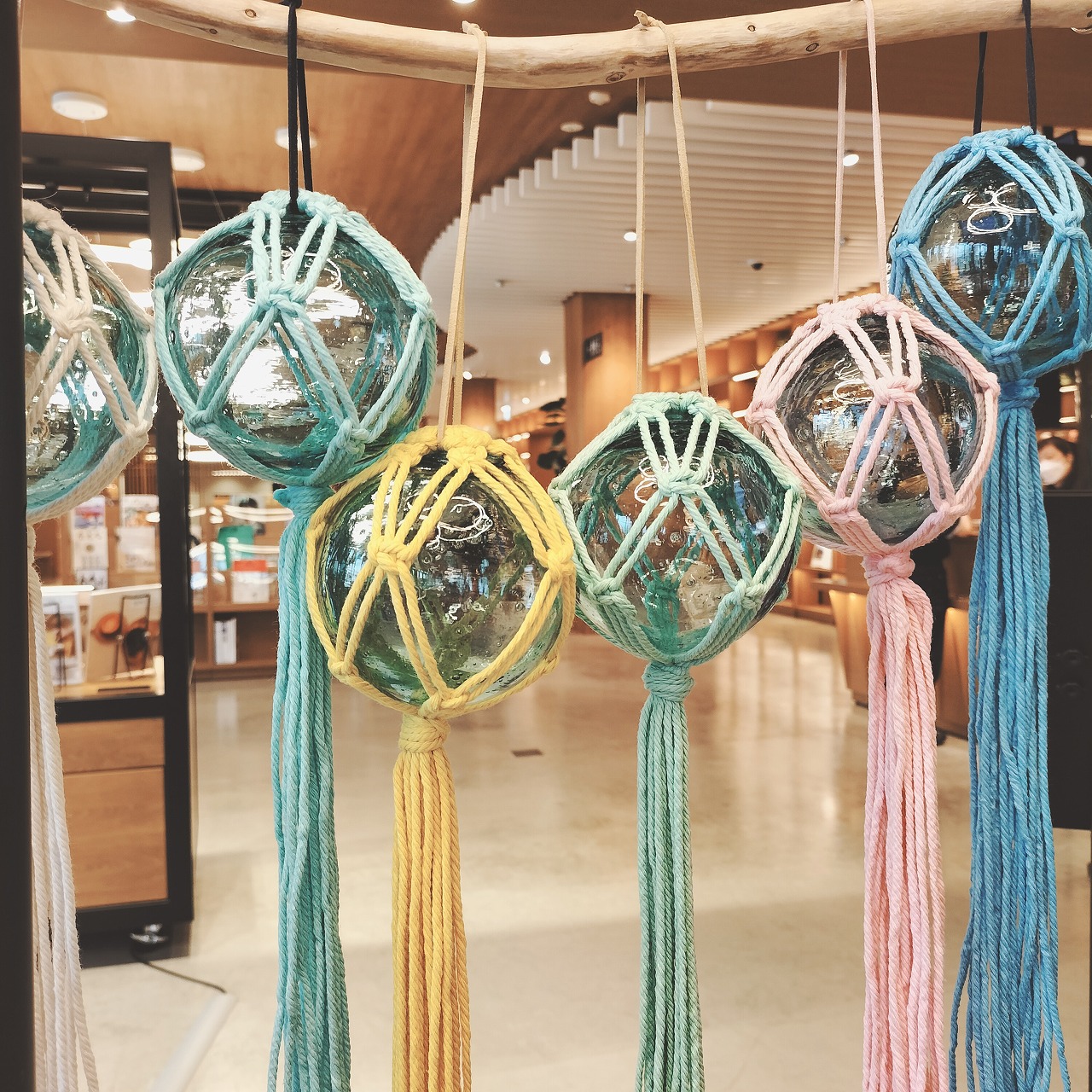 48センチ特大美　ガラス玉　浮き玉　吊り下げ　自立で立つ　置物　インテリア　漁具 48センチ特大美 ガラス玉 浮き玉 吊り下げ 自立で立つ 置物