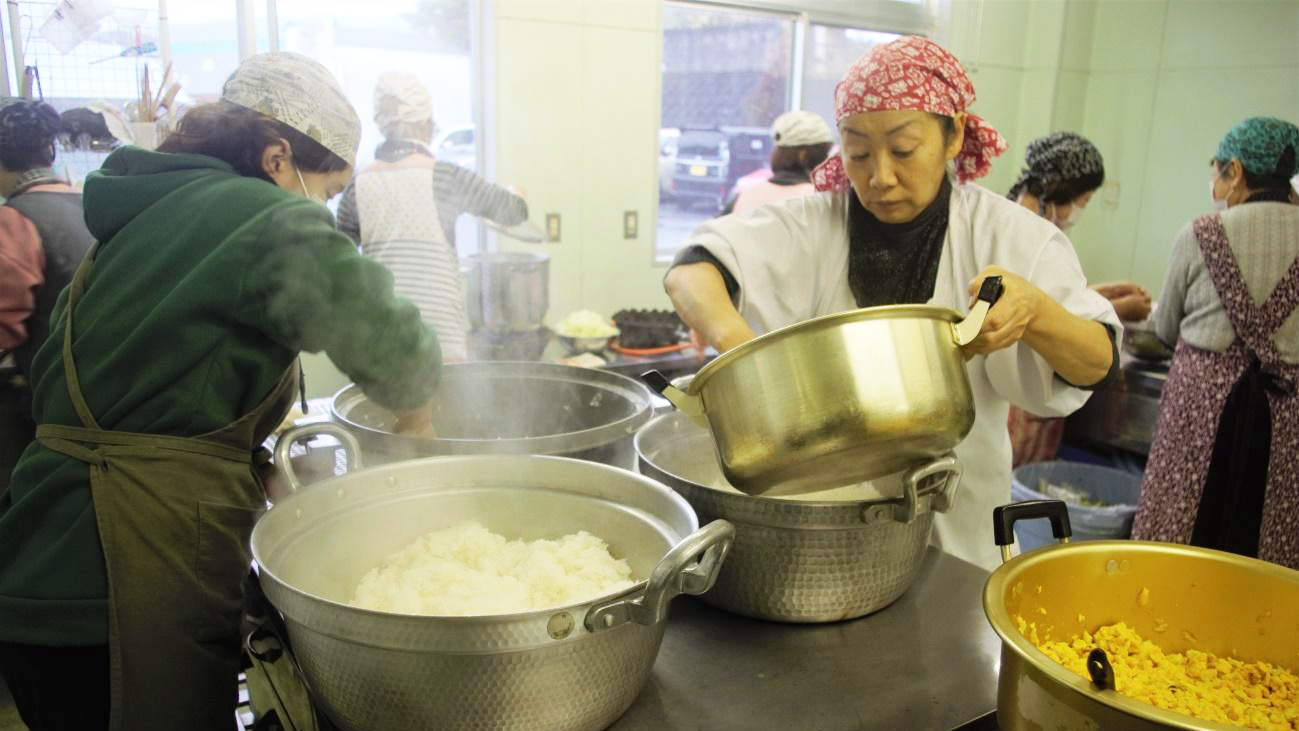 一日あたり80食~90食を用意する様子